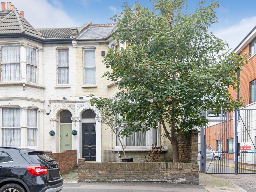 4 bed terraced house for sale in Richmond Road, London E8, £1,175,000