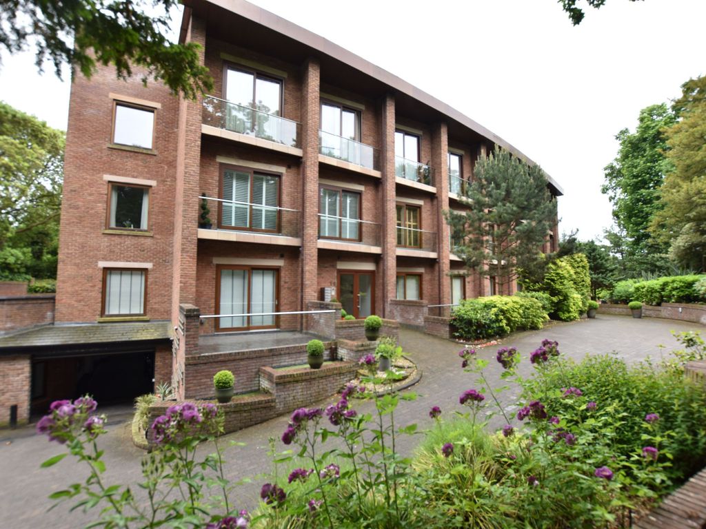 2 bed flat for sale in Yew Tree House, Yew Tree Road, Calderstones L18, £550,000