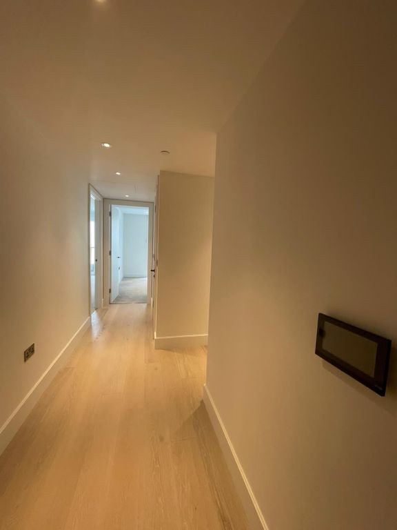 2 bed flat to rent in Cassini Apartments, Cascade Way, London, Greater London W12, £4,500 pcm