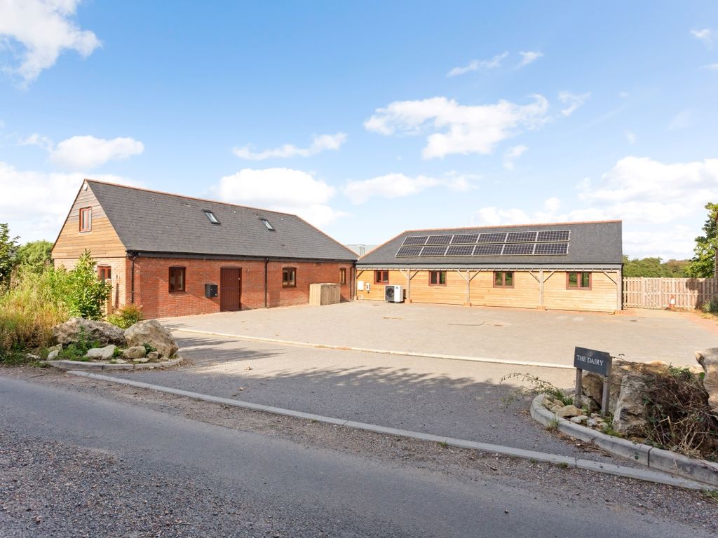 4 bed barn conversion to rent in Honey Lane, Selborne, Alton GU34, £3,495 pcm