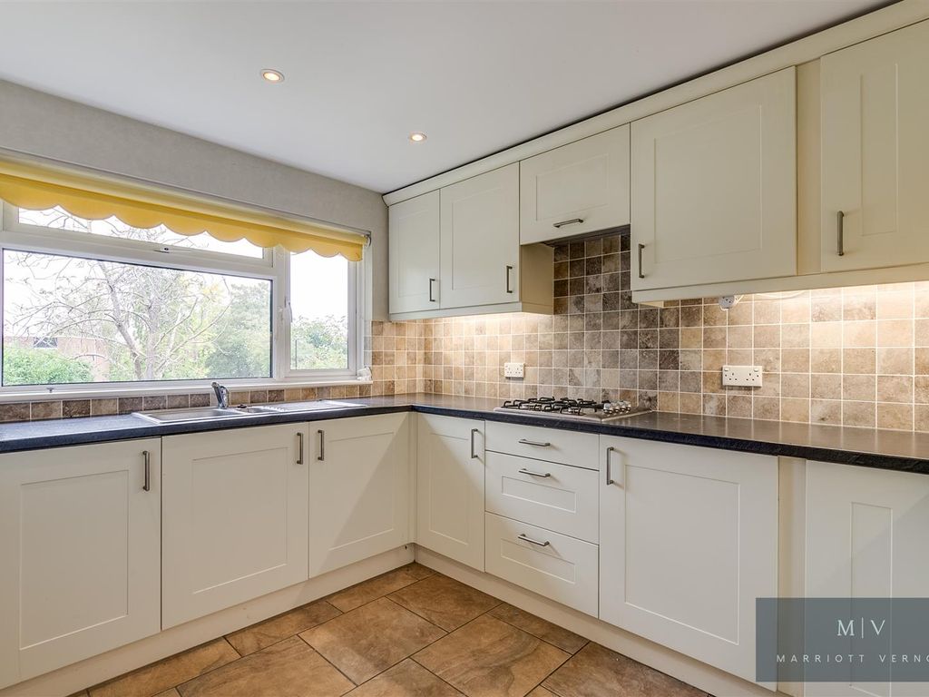 2 bed bungalow for sale in Woodhatch Spinney, Coulsdon CR5, £400,000