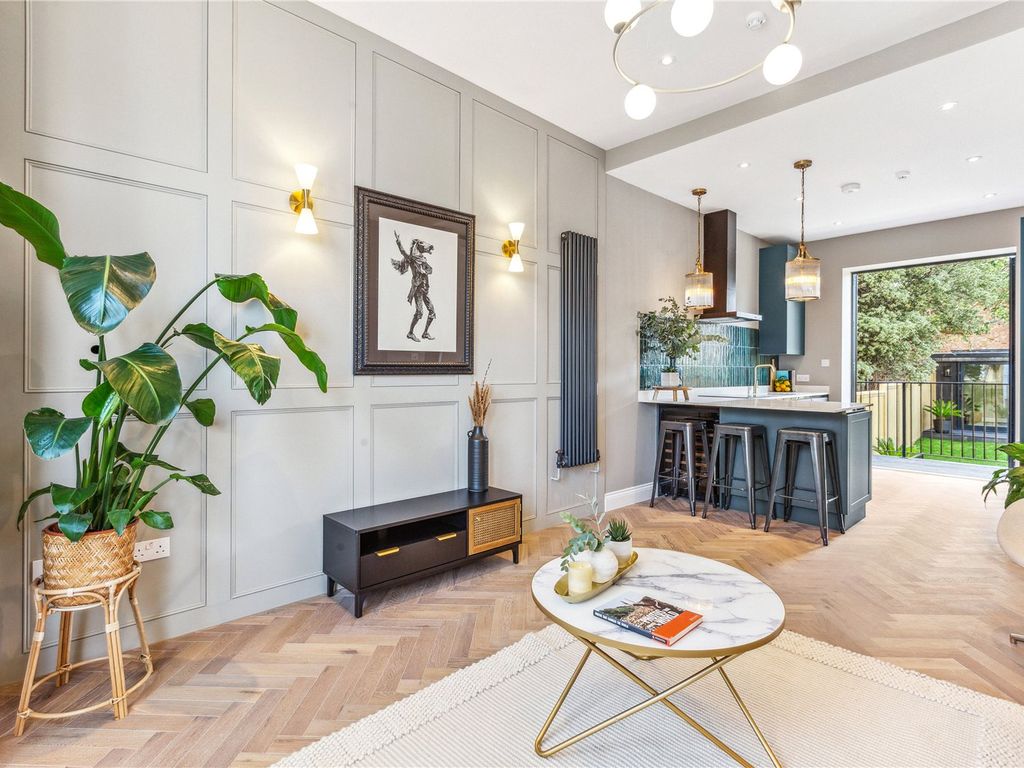 2 bed flat for sale in Balham Grove, London SW12, £875,000