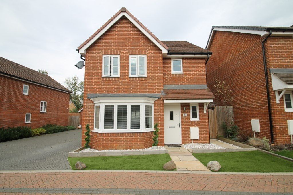 3 bed property for sale in Elstar Road, Ongar CM5, £600,000