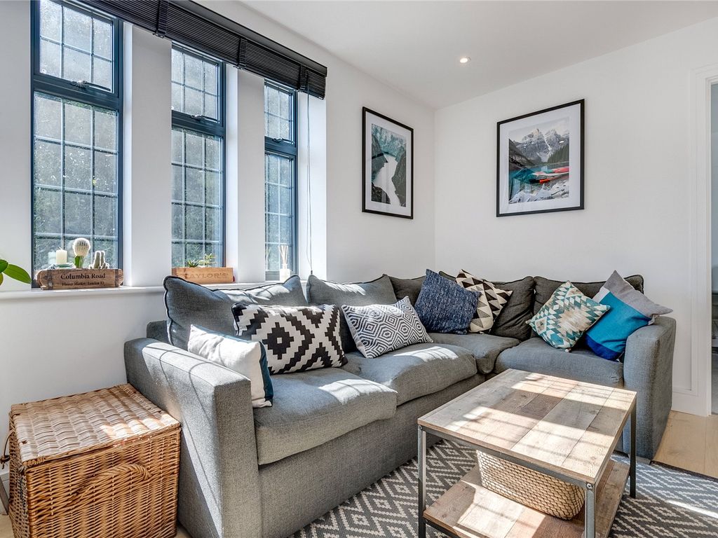 2 bed flat for sale in Abbeville Road, London SW4, £525,000