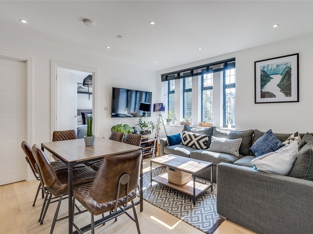 2 bed flat for sale in Abbeville Road, London SW4, £525,000