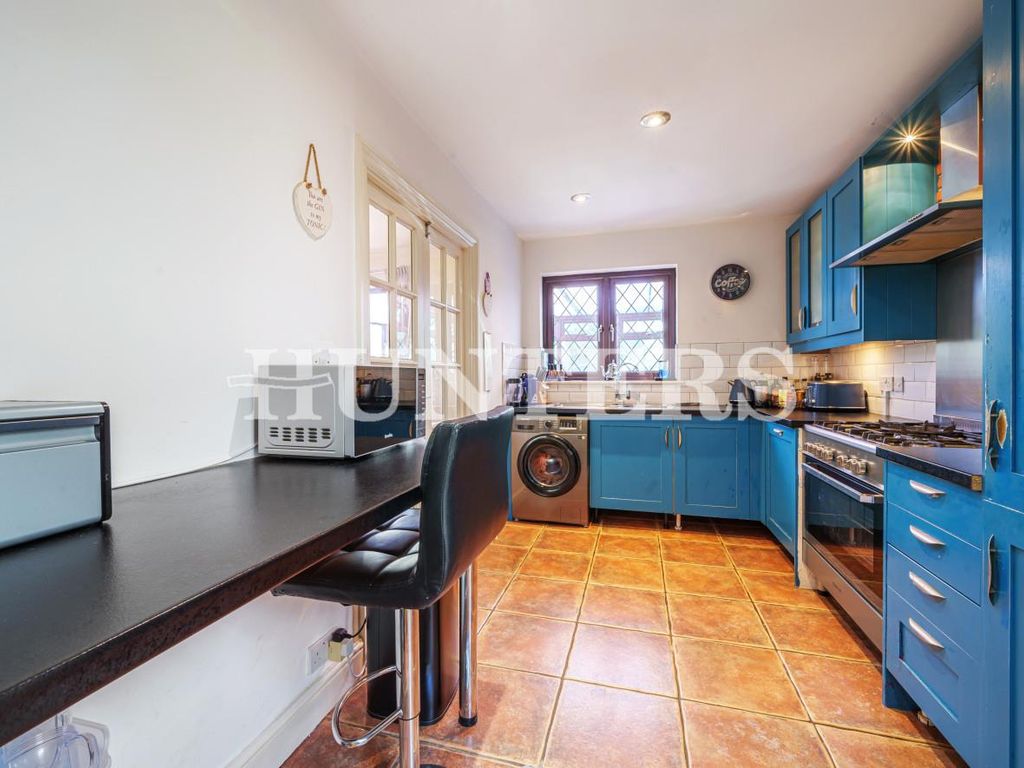 3 bed property for sale in The Drive, Loughton IG10, £795,000