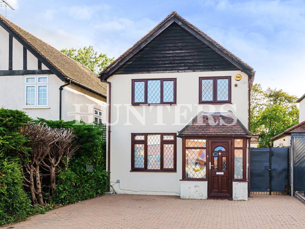 3 bed property for sale in The Drive, Loughton IG10, £795,000