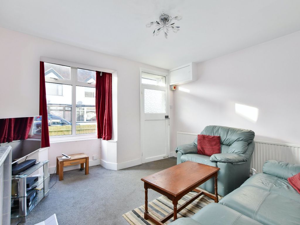 3 bed semi-detached house for sale in Pineapple Road, Amersham, Bucks HP7, £400,000