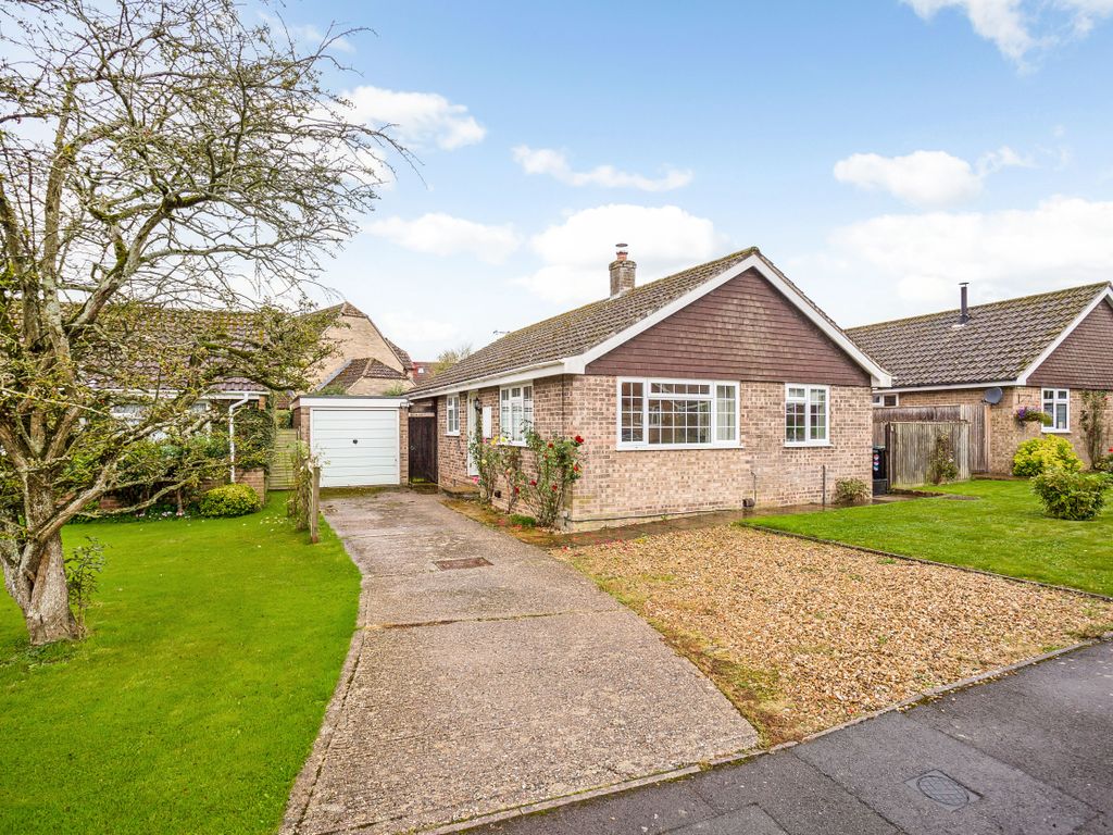 3 bed detached bungalow for sale in Willis Close, Marlborough SN8, £425,000
