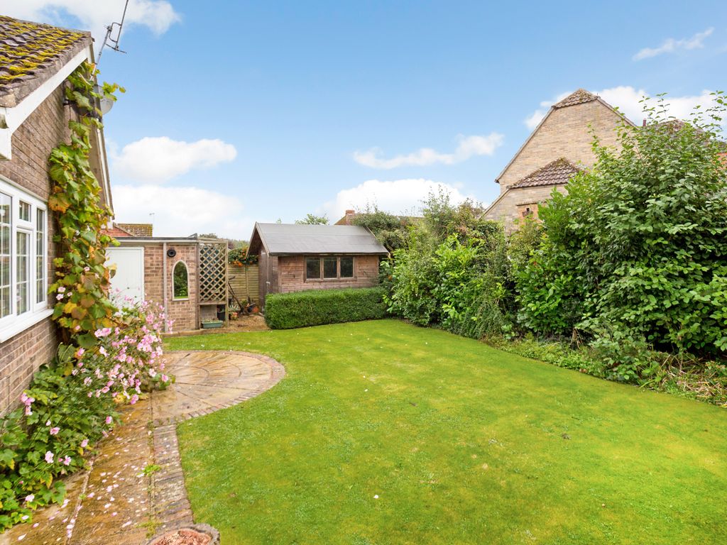 3 bed detached bungalow for sale in Willis Close, Marlborough SN8, £425,000