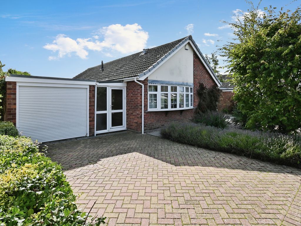 3 bed detached bungalow for sale in Dunnett Close, Attleborough NR17, £340,000