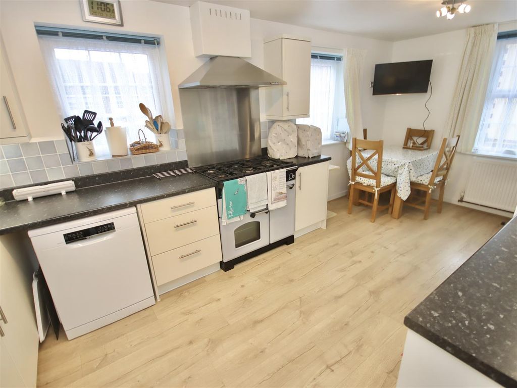 3 bed detached house for sale in Corncockle Close, Melksham SN12, £350,000