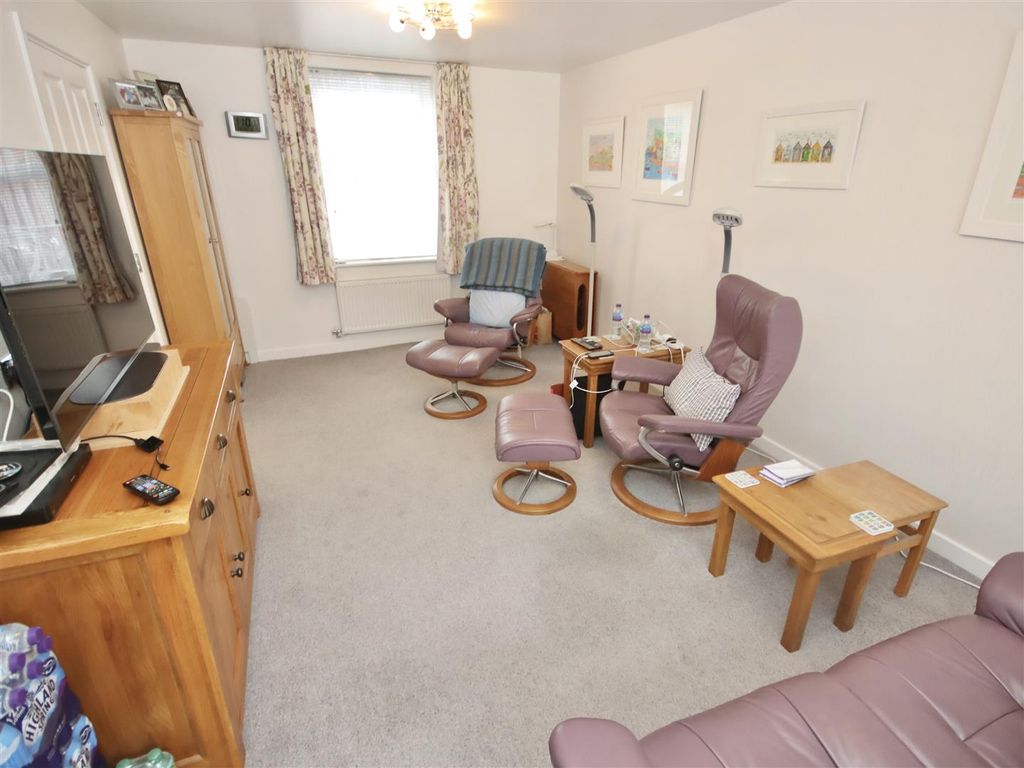 3 bed detached house for sale in Corncockle Close, Melksham SN12, £350,000
