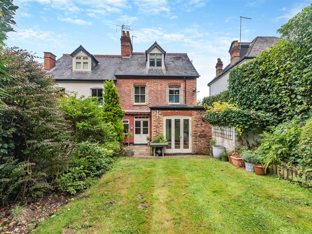 4 bed property for sale in Haddon Road, Chorleywood, Rickmansworth WD3, £975,000