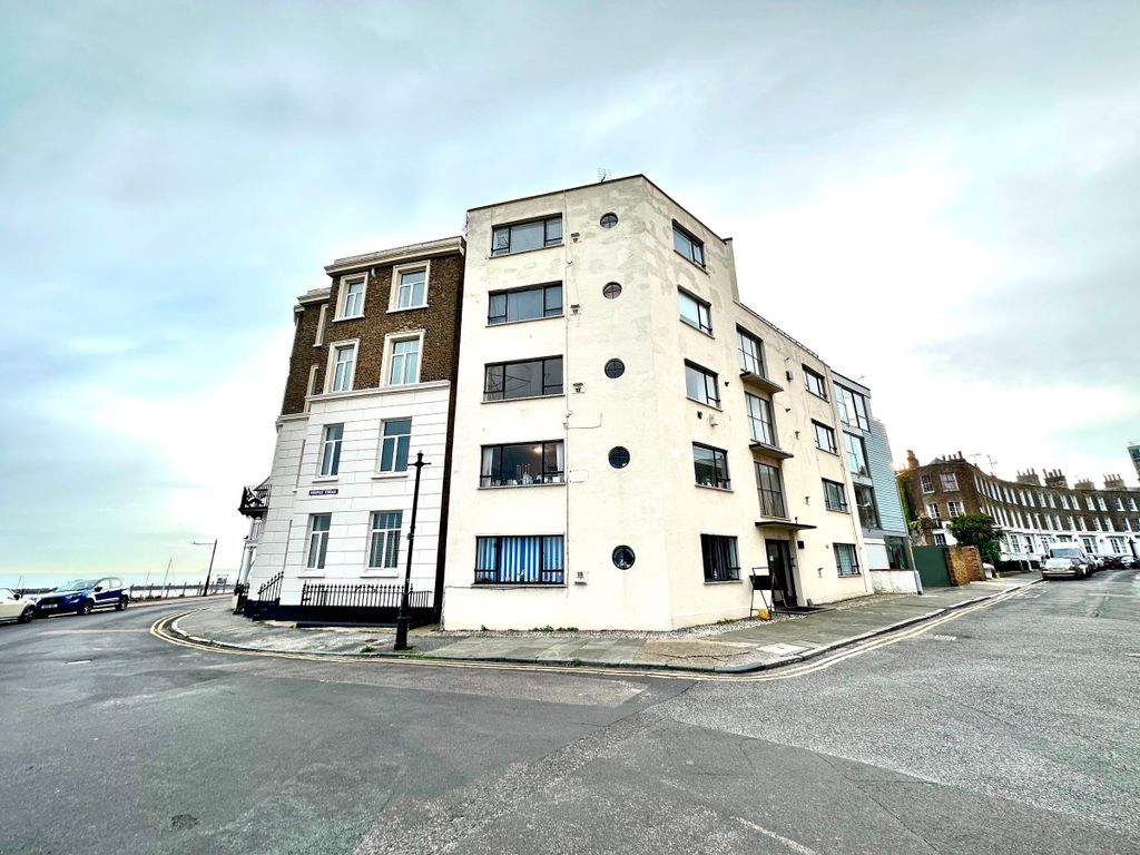 1 bed flat to rent in Prospect Terrace, Ramsgate CT11, £800 pcm