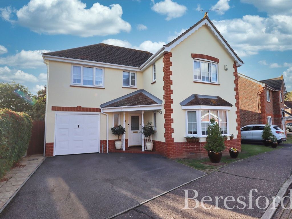 4 bed detached house for sale in Albra Mead, Chelmsford CM2, £600,000