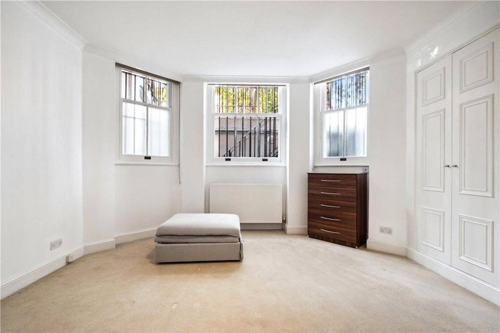 1 bed flat for sale in Pont Street, London SW1X, £1,650,000