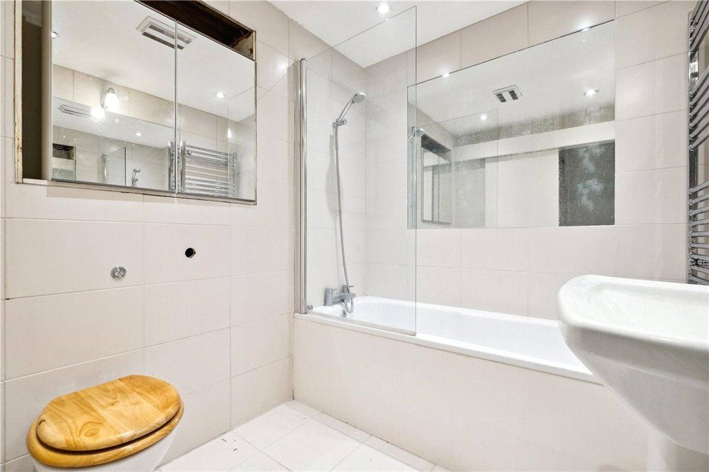 1 bed flat for sale in Pont Street, London SW1X, £1,650,000