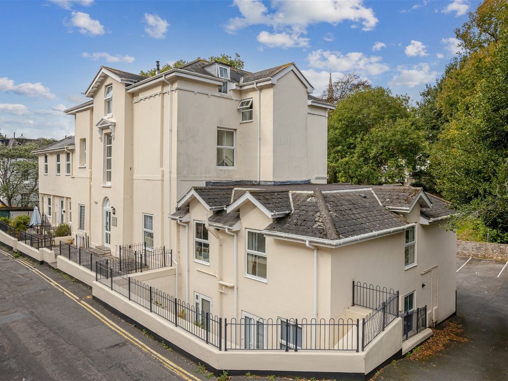 2 bed flat for sale in Torwood Gardens Road, Torquay TQ1, £450,000