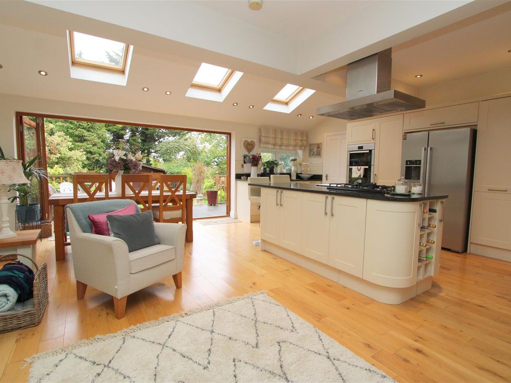 3 bed semi-detached house for sale in Hawthorne Avenue, Carshalton SM5, £795,000