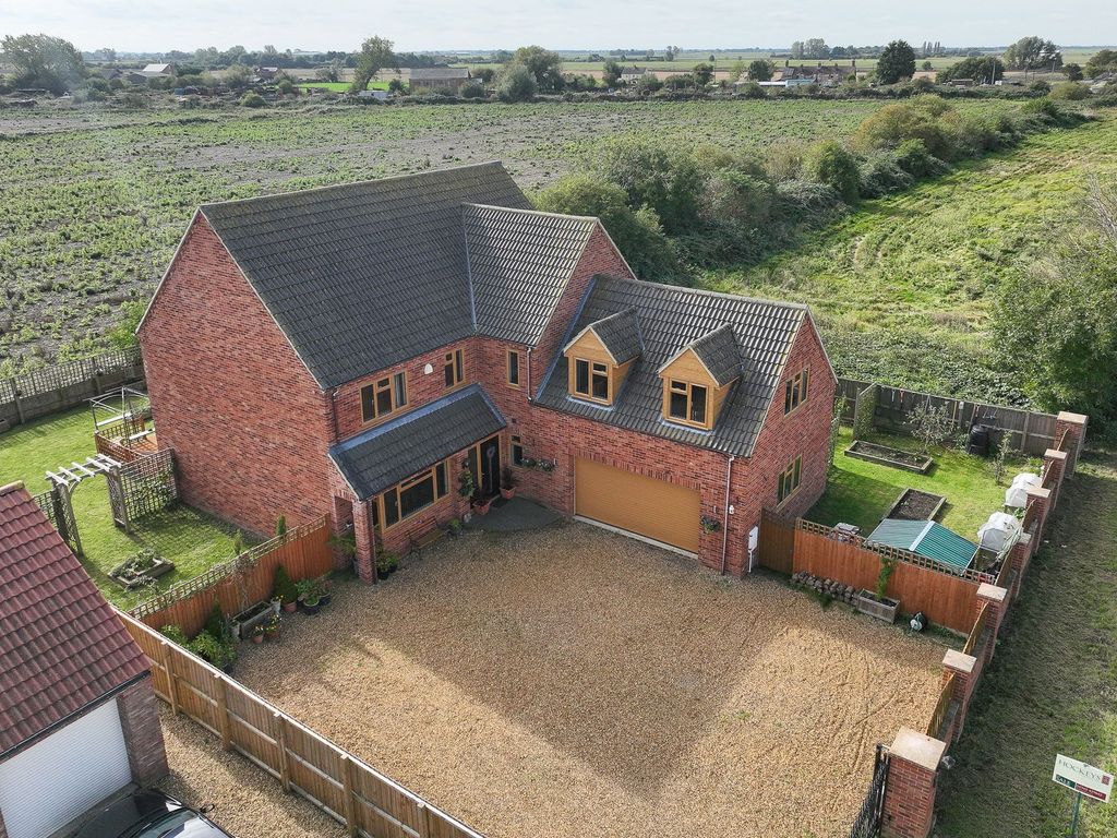 4 bed detached house for sale in Mill Road, Murrow PE13, £500,000