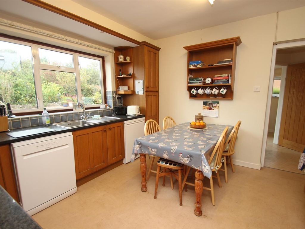 4 bed detached bungalow for sale in Three Ashes, Hereford HR2, £545,000