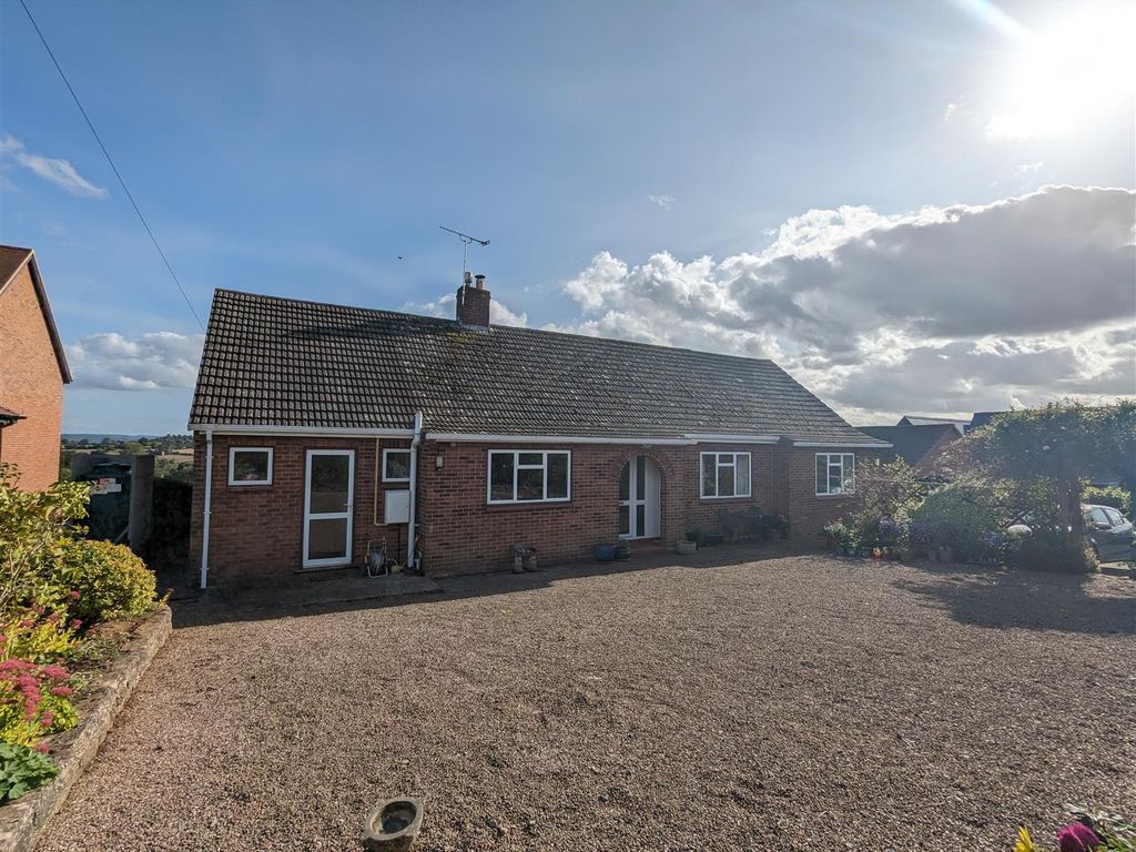 4 bed detached bungalow for sale in Three Ashes, Hereford HR2, £545,000