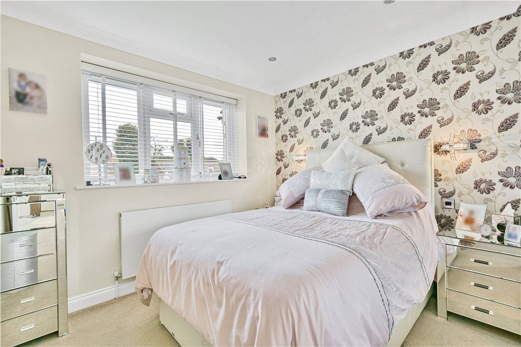 2 bed end terrace house for sale in Gilpin Crescent, Twickenham TW2, £480,000