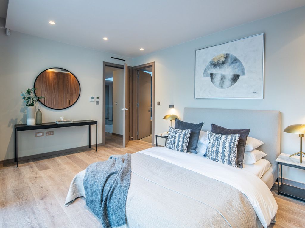 3 bed mews house for sale in Abbey Road, St. John's Wood NW8, £3,100,000