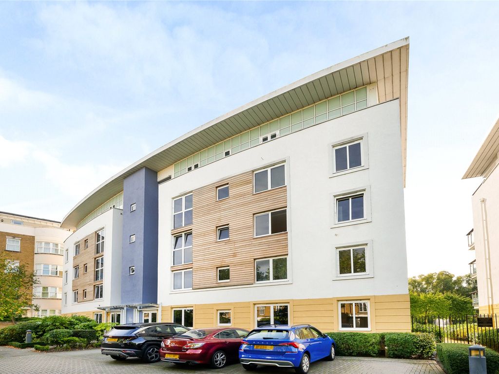 2 bed flat for sale in Creswell Drive, Beckenham BR3, £550,000