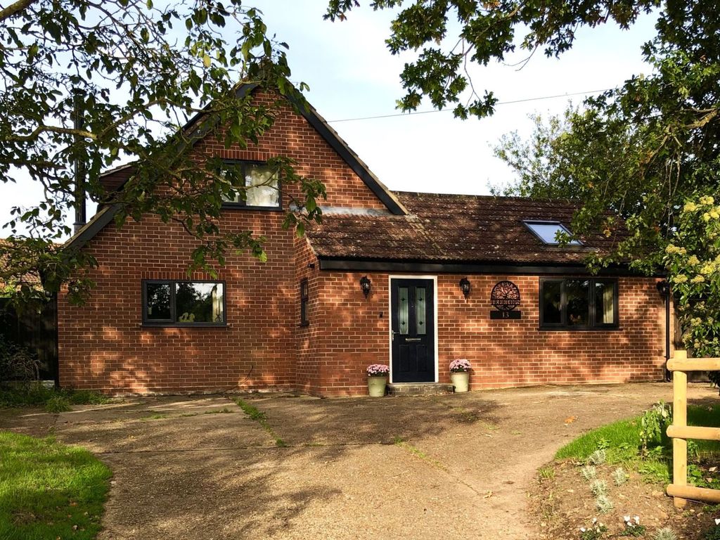 4 bed detached house for sale in Bears Lane, Hingham NR9, £650,000