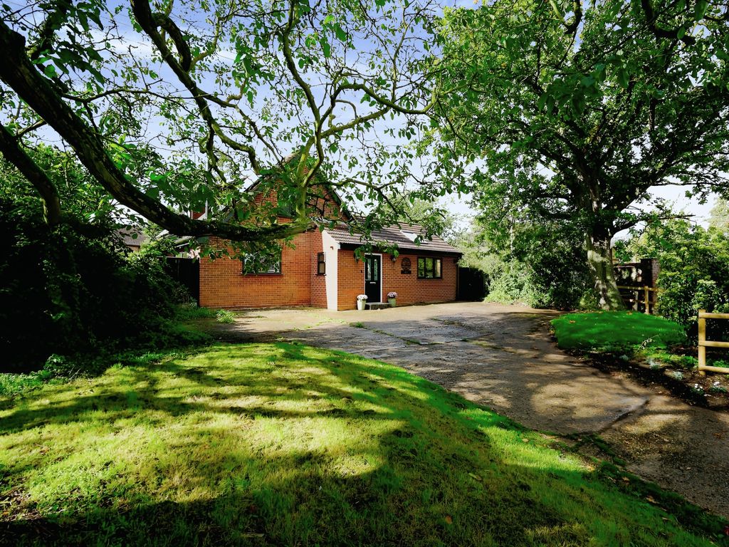 4 bed detached house for sale in Bears Lane, Hingham NR9, £650,000