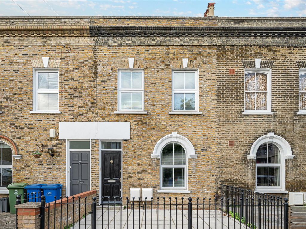 4 bed property for sale in Fort Road, Bermondsey SE1, £900,000