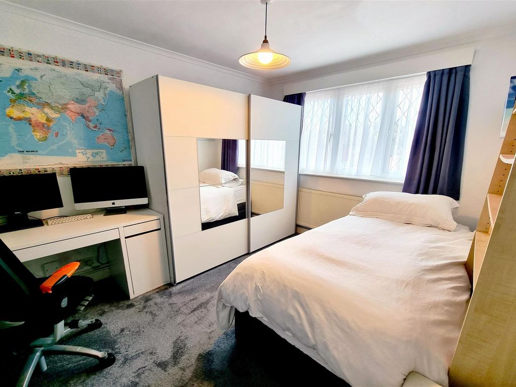 2 bed bungalow for sale in Mansfield Avenue, East Barnet EN4, £675,000