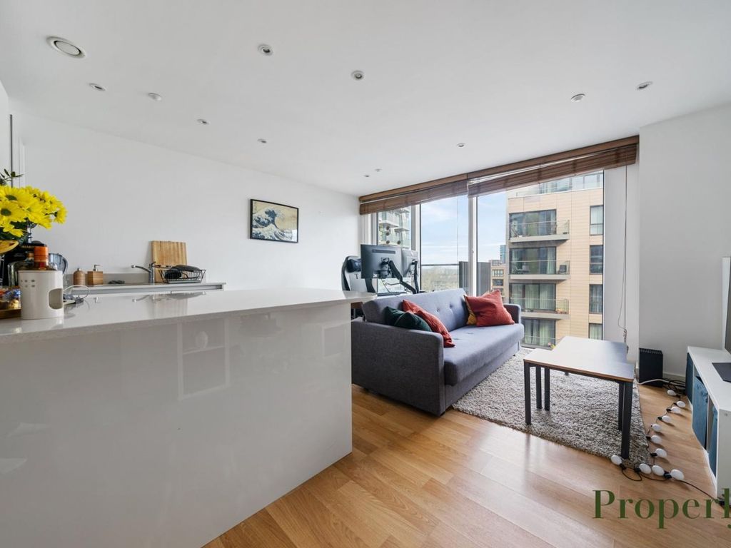 1 bed flat for sale in Woodberry Grove, London N4, £390,000