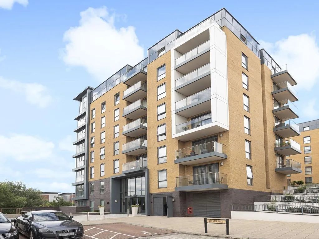 2 bed flat for sale in Kennet Island, Reading RG2, £349,950