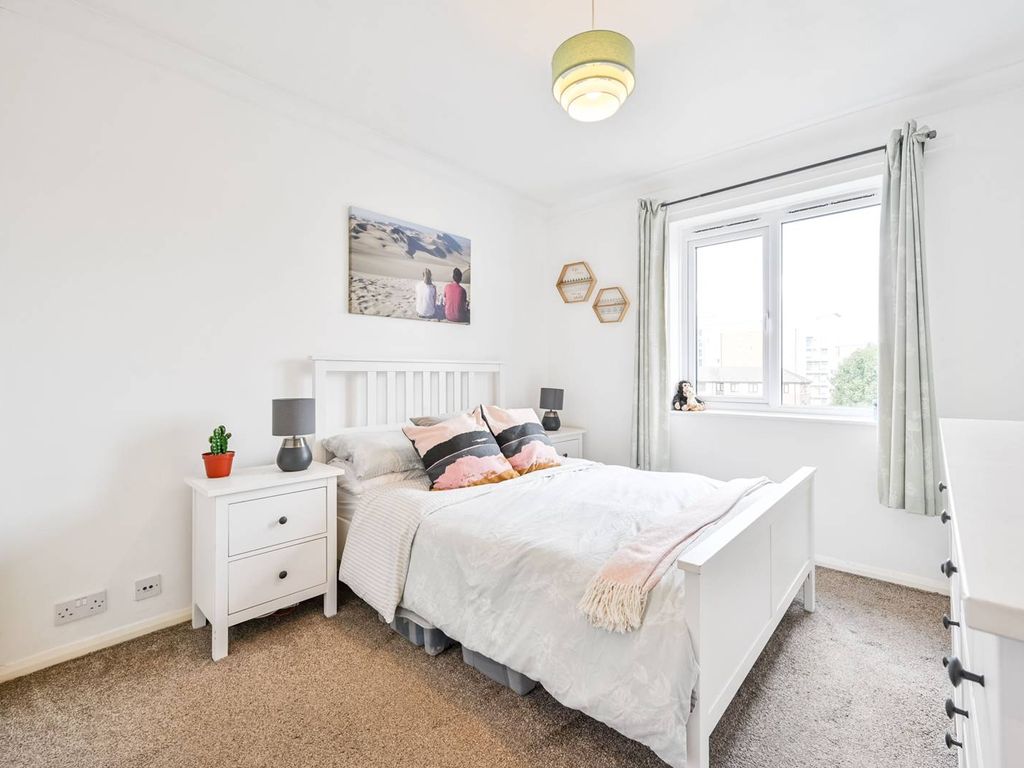 1 bed flat for sale in Ravensbourne Mansions, Greenwich, London SE8, £350,000