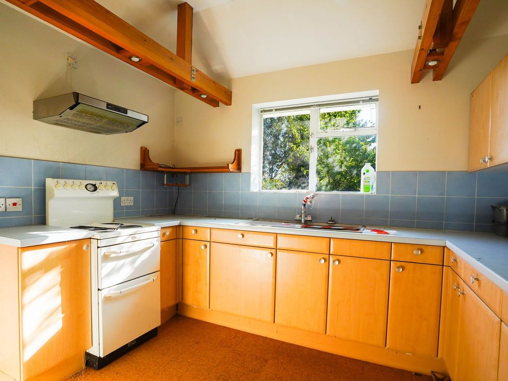 2 bed semi-detached house for sale in Stretten Avenue, Cambridge CB4, £450,000