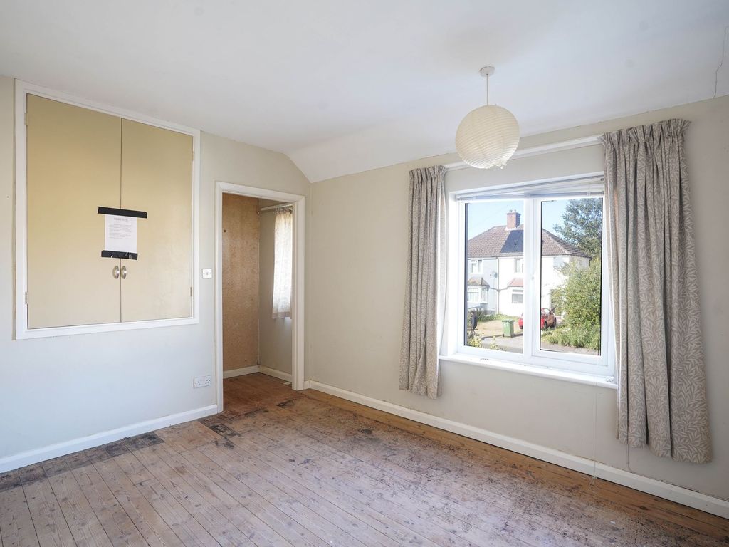 2 bed semi-detached house for sale in Stretten Avenue, Cambridge CB4, £450,000