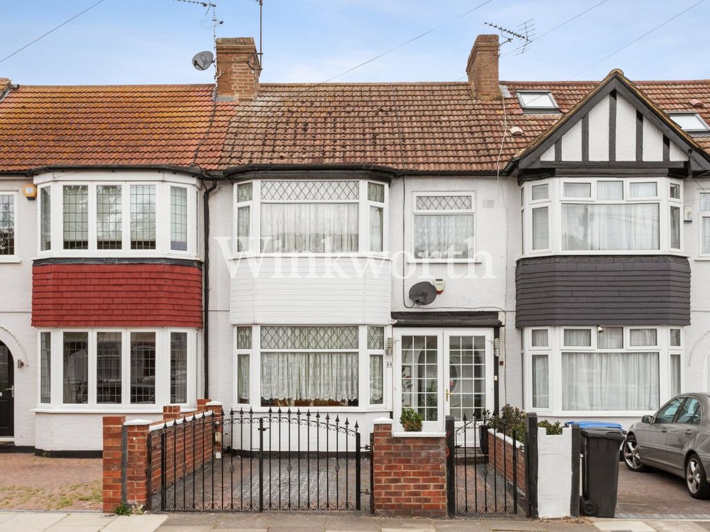 3 bed terraced house for sale in New Park Avenue, London N13, £525,000