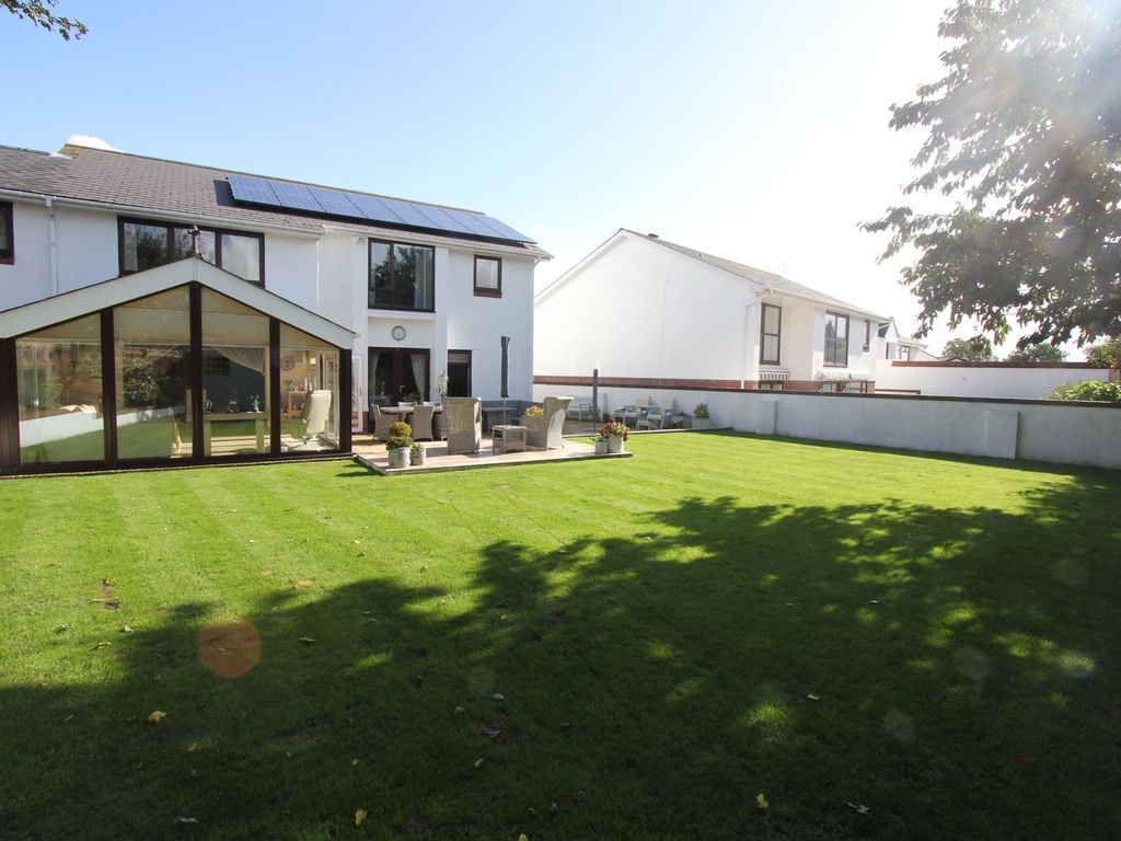 5 bed detached house for sale in Lower Farm Court, Rhoose CF62, £750,000