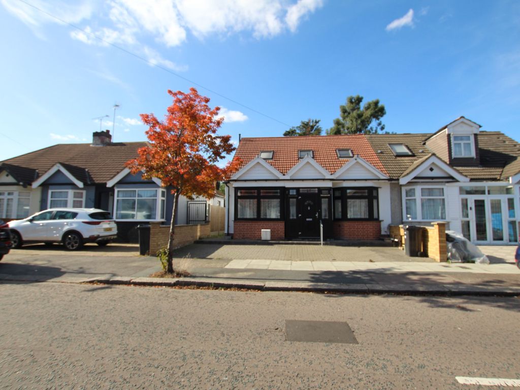 5 bed semi-detached house for sale in Mordon Road, Seven Kings, Ilford IG3, £645,000
