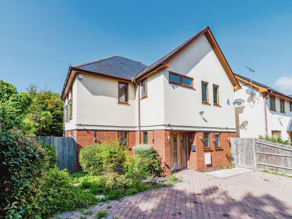 4 bed detached house for sale in Bassett Avenue, Southampton, Hampshire SO16, £699,950