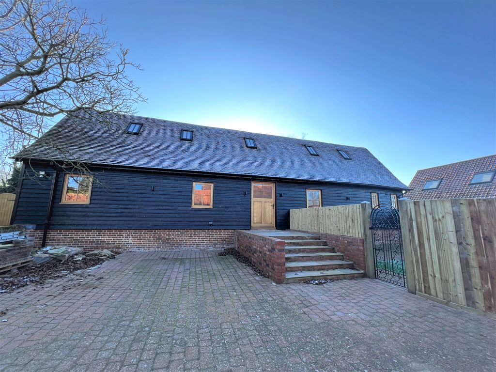 2 bed barn conversion to rent in Little Bardfield, Braintree CM7, £1,800 pcm