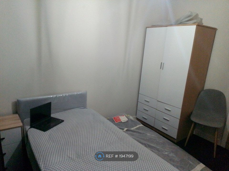 Room to rent in Peffer Bank, Edinburgh EH16, £625 pcm