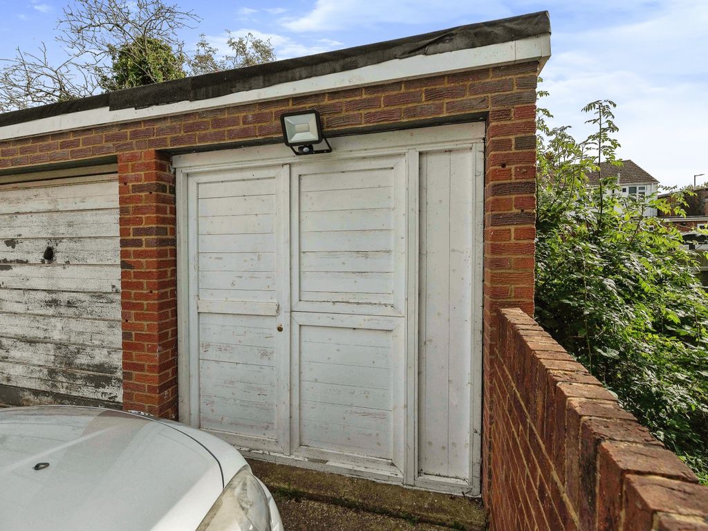 3 bed semi-detached house for sale in Ellerdine, Luton, Bedfordshire LU3, £350,000