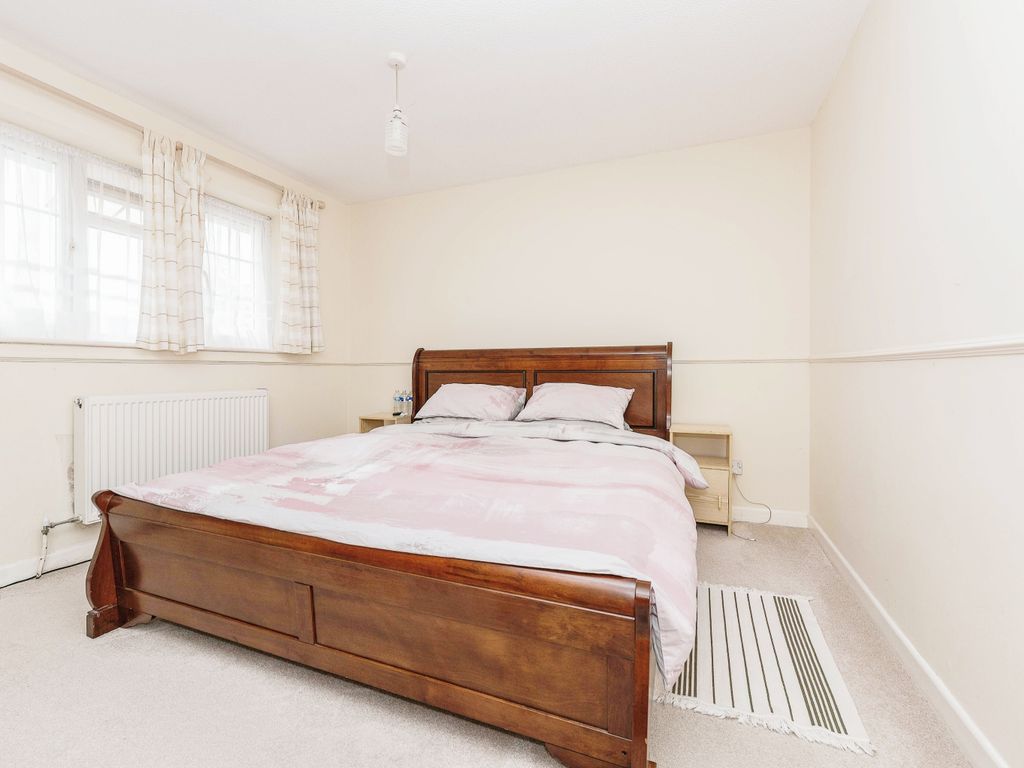 3 bed semi-detached house for sale in Ellerdine, Luton, Bedfordshire LU3, £350,000
