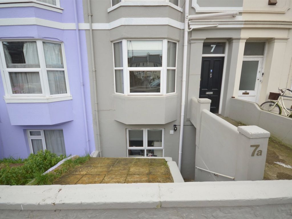 2 bed flat to rent in Caledonian Road, Brighton BN2, £1,473 pcm