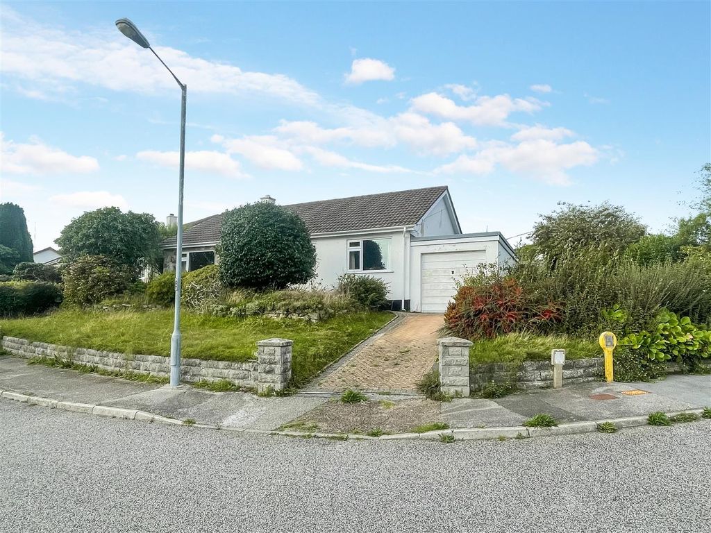 3 bed detached bungalow for sale in Woodland Avenue, Penryn TR10, £350,000