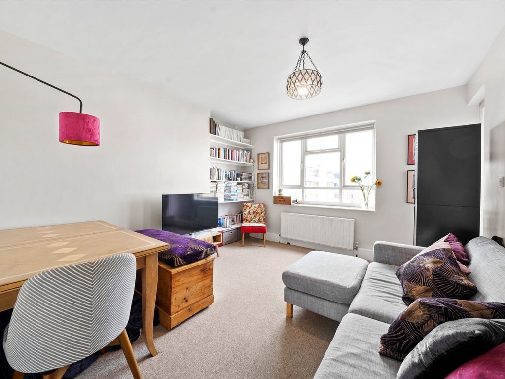 2 bed flat for sale in Blythe Road, London W14, £490,000